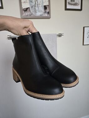 TOMS Black Leather Chelsea Boots with Stacked Heel